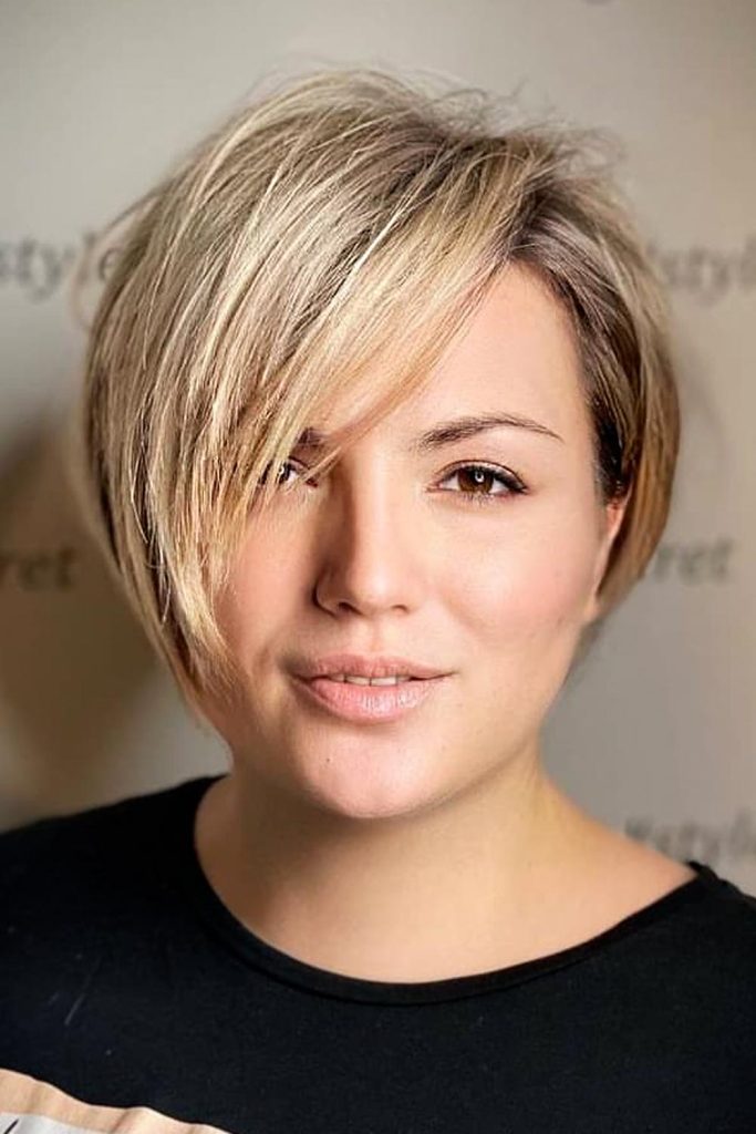 Asymmetrical Short Bob With Bangs #asymmetricalbob #bobhairstyles