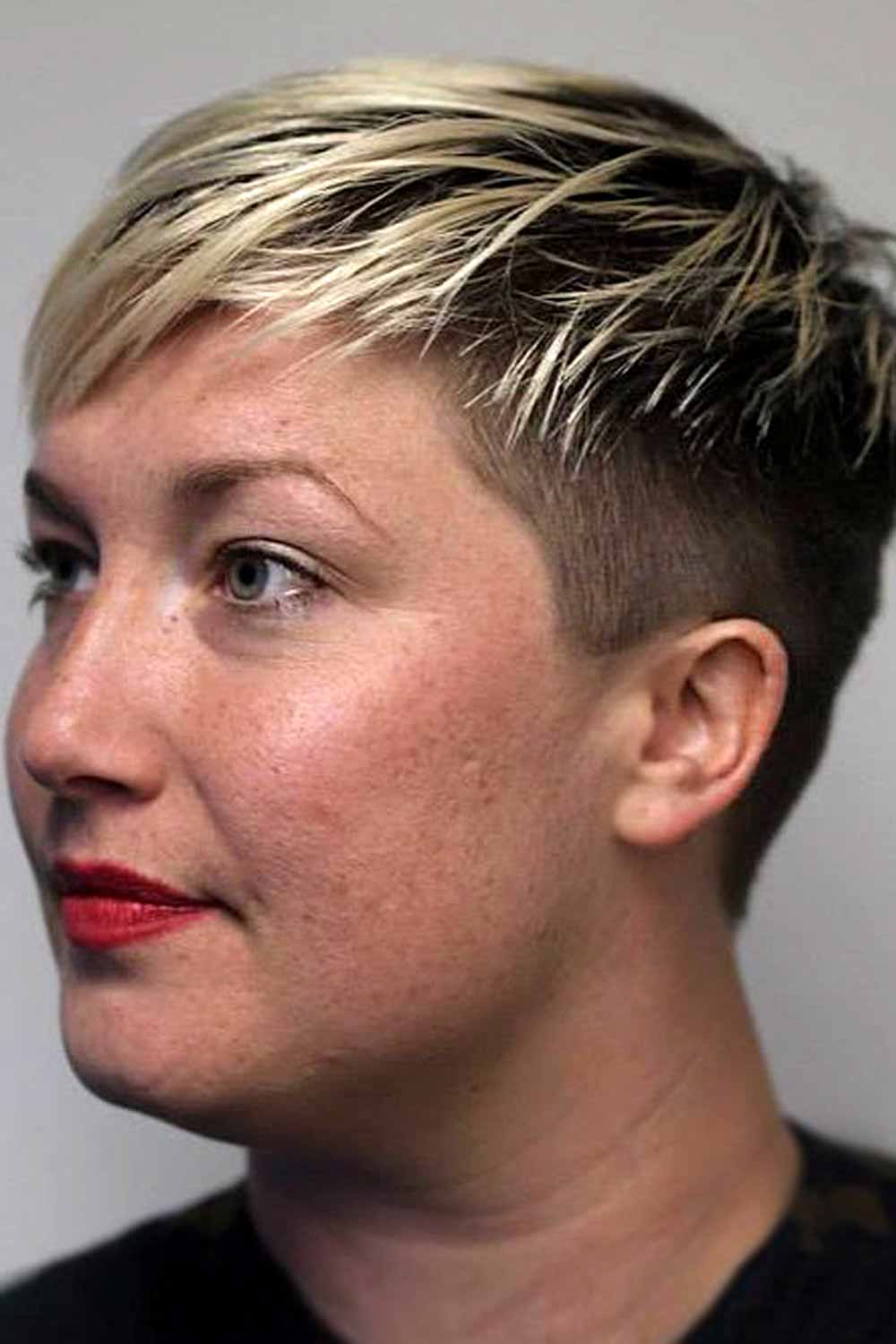 Disconnected Layered Undercut Side Bang #undercuthairstyles #undercutwomen