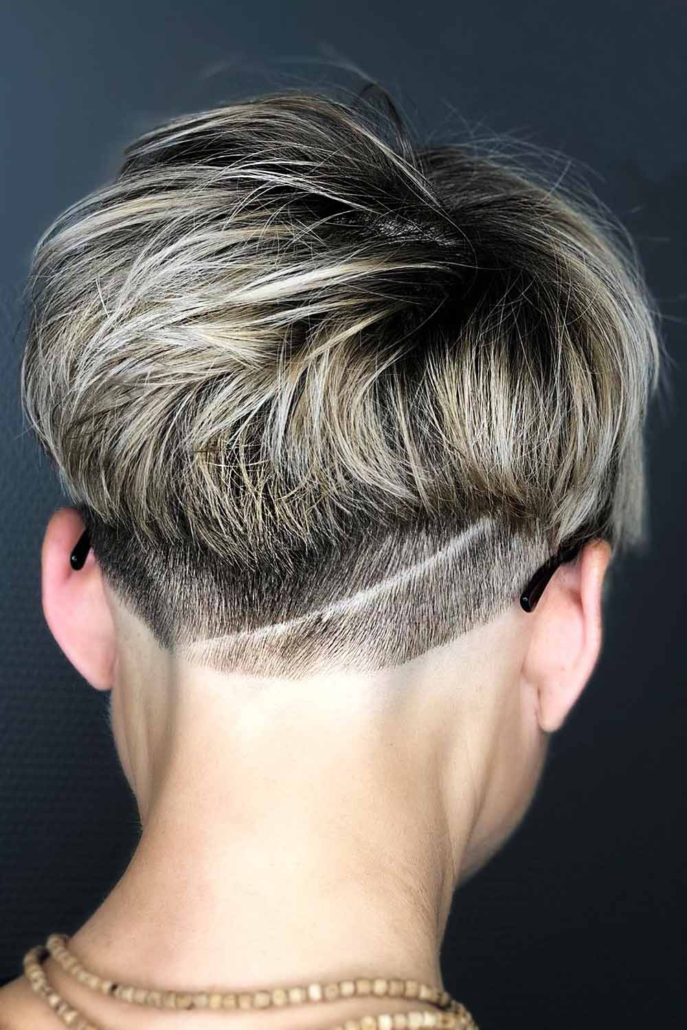 Disconnected Layered Undercut Hairstyle #undercuthairstyles #undercutwomen
