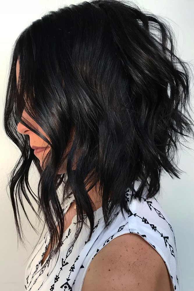 Wavy Messy Inverted Haircut #haircutsforwomen #womenhaircuts #haircuts #invertedhaircut