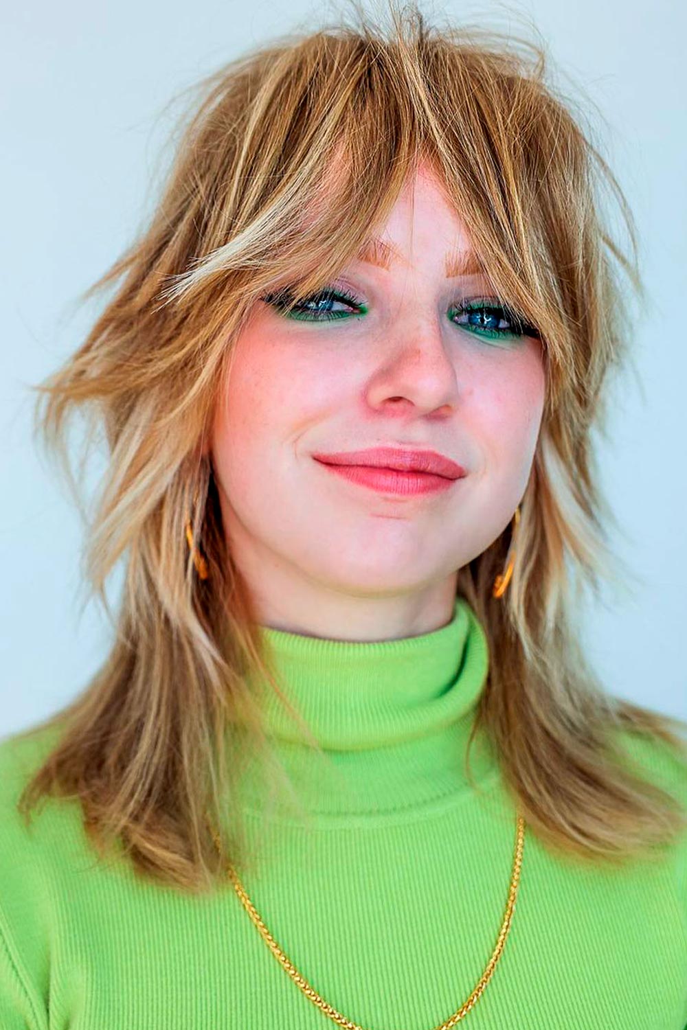 In case you are interested in round face curtain bangs, there is no better variation to mention than a trendy wolf cut with curtain bangs