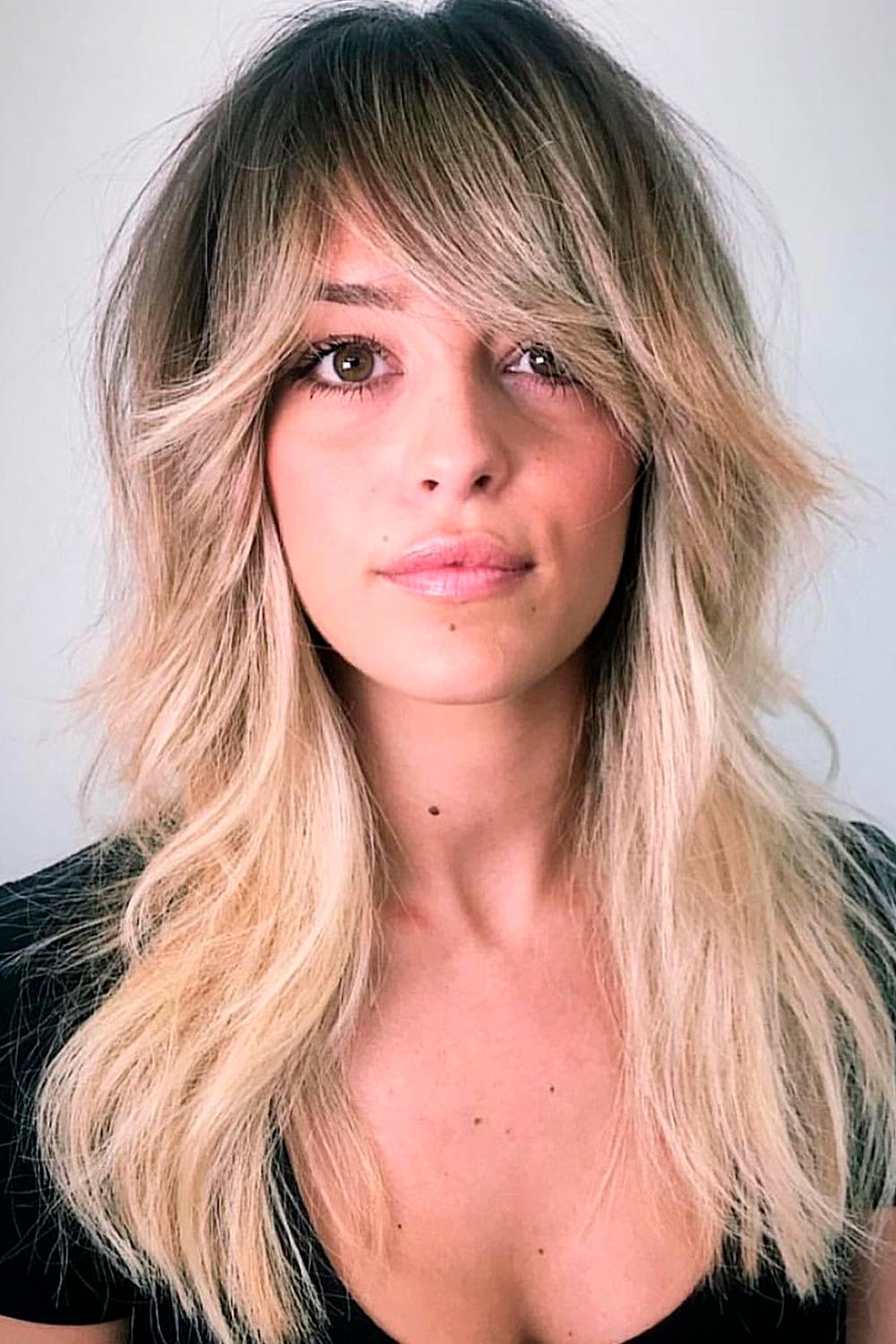 Those who want to introduce some more angles to your face should add side curtain bangs to their to-consider list