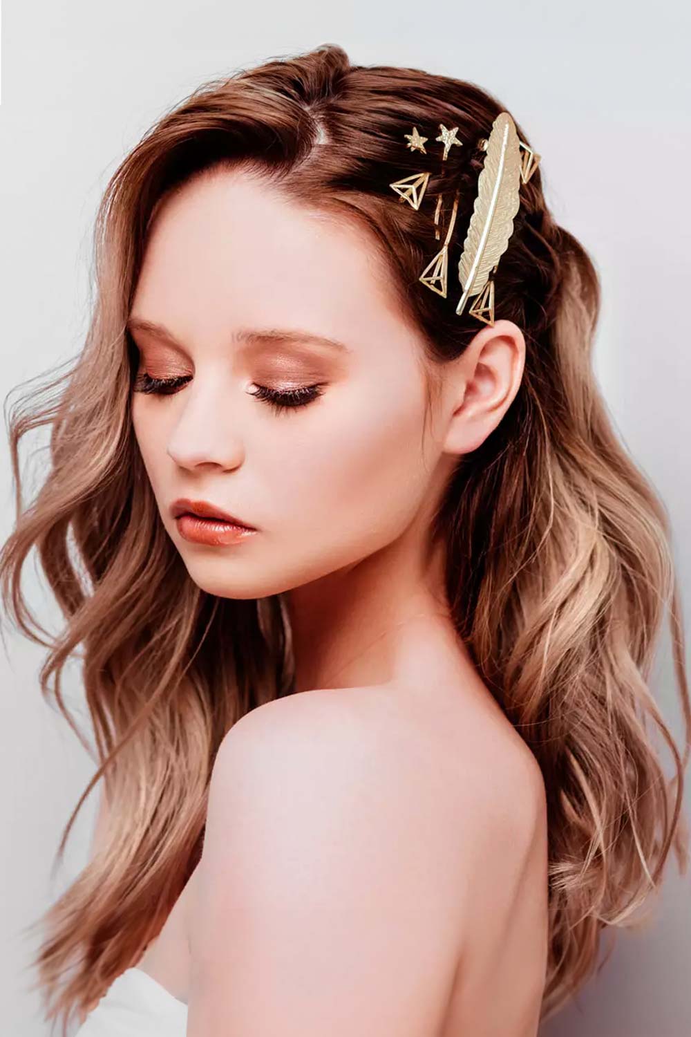 Long Fair Straight Hair Layers left Side Pins #fallhairstylestrends #hairstylestrends #trends