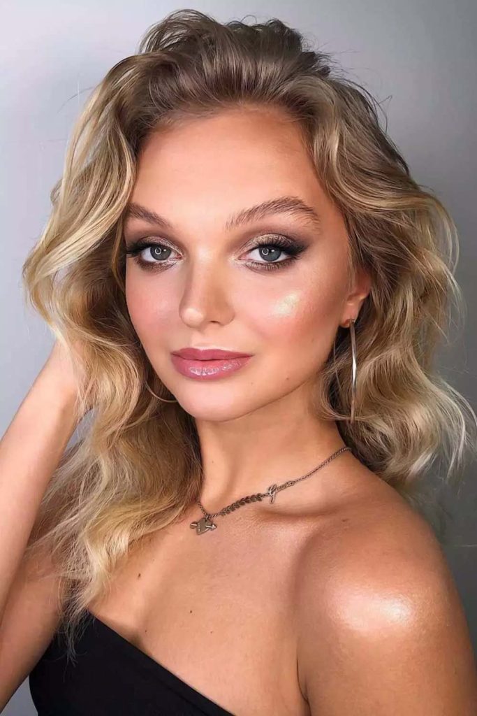 Collarbones Length Messy Hairstyles For Round Faces 