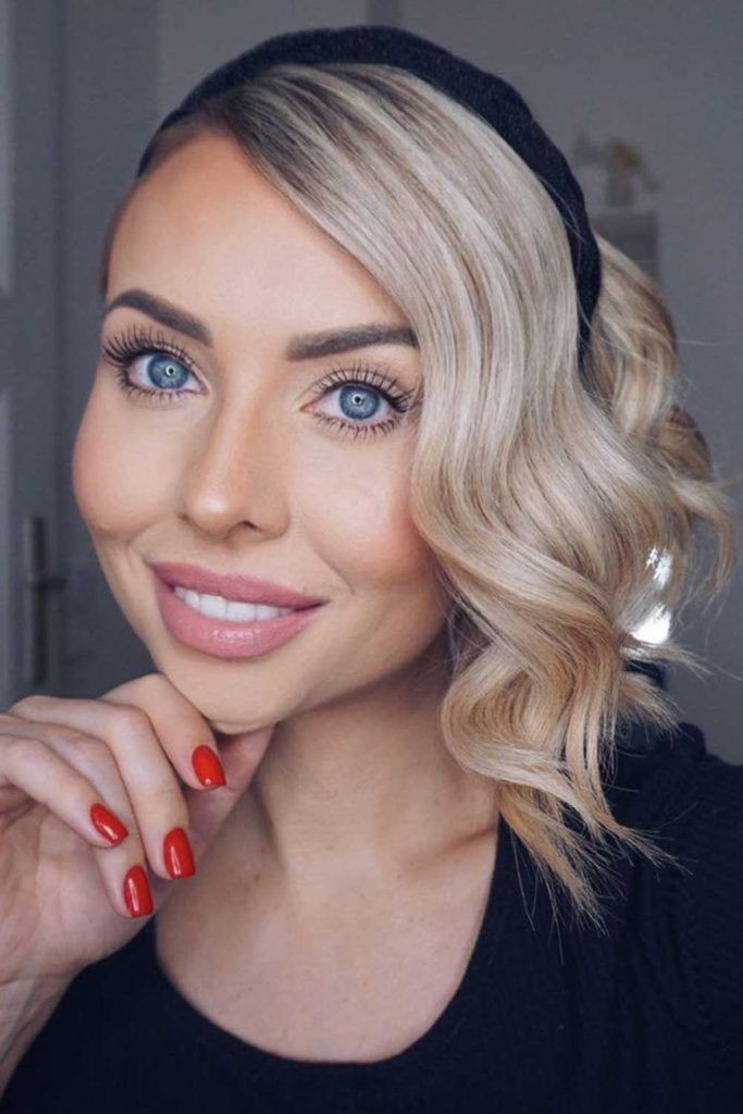 Bob With Flipped Ends And Headband