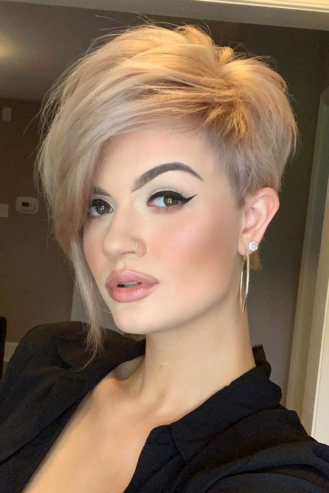 The pixie haircut is a versatile hairstyle that can be trendy or classic depending on the cut. Pixie With Side Swept Bang #pixiecut #haircuts #longpixie #shorthair