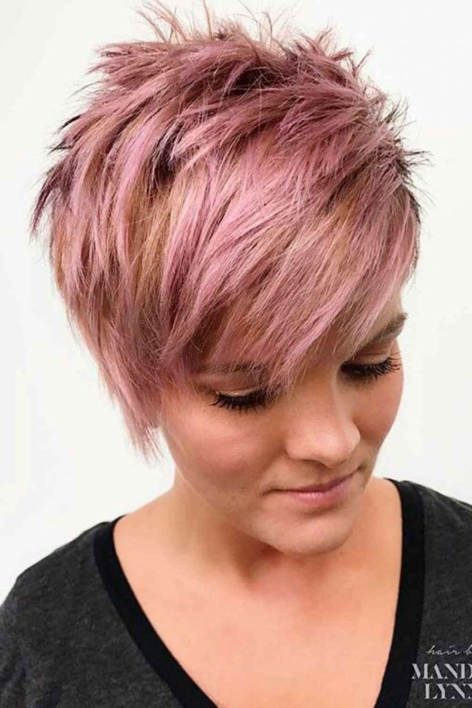 If you want to let some colors and mess into your life, don’t make it without a pixie - it’s the only way to steal the show. Coral Messy Pixie #colralhair #pinkhair