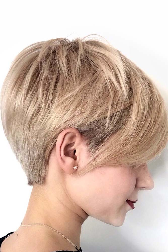 This look features long, straight hair with an edgy undercut and wispy bangs to frame your face. Blonde Pixie With Side Swept Bang #pixiecut #haircuts #longpixie #shorthair