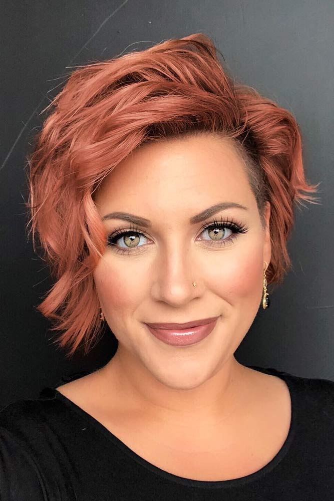 Discover this pixie hairstyle with an undercut. Peach Long Shaved Pixie #pixiecut #haircuts #longpixie #shorthair