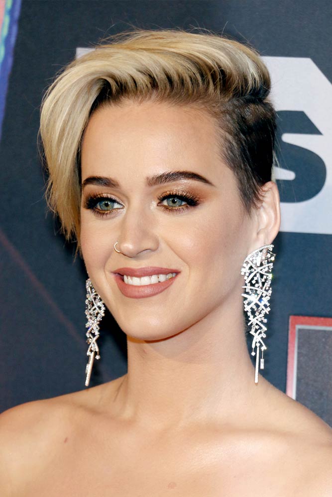 Longer pixies get more voluminous and full when spiced up with an undercut. Long Pixie With Undercut #longpixie #pixiecut #haircuts