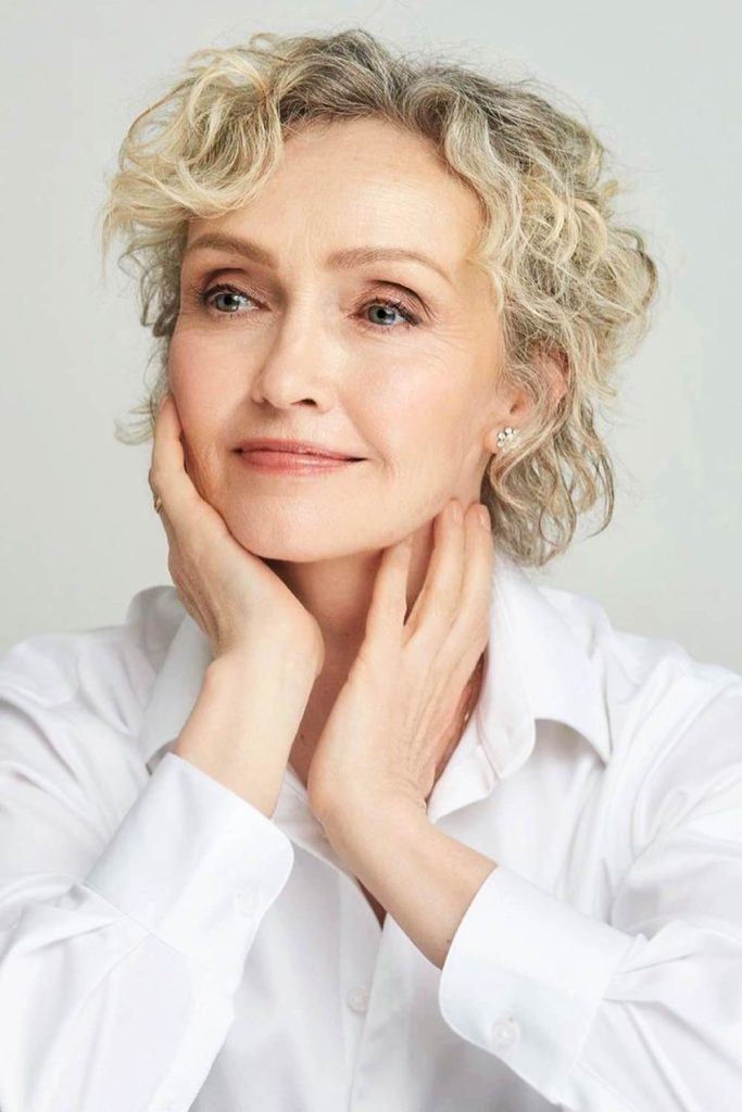 Half-Updo Hairstyle for Medium Curly Hair