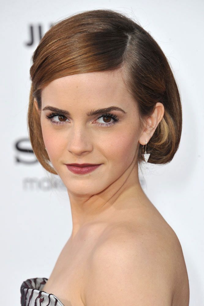 Short Straight Dark Hair Side Parted Bob Cut Emma Watson: Sleek & Straight Bob With Side Part