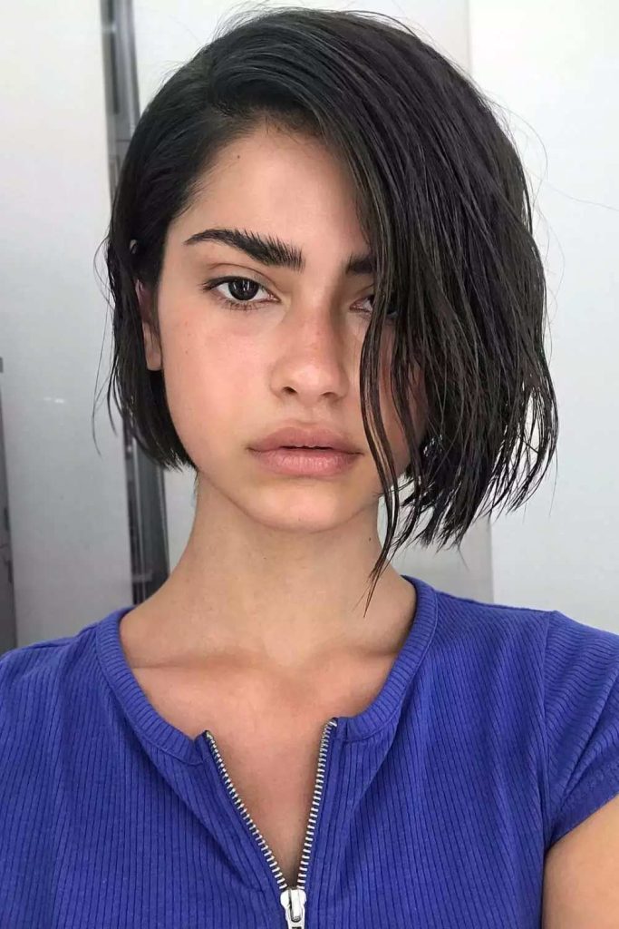 Wet Side Parted Straight Hairstyles For Round Faces 