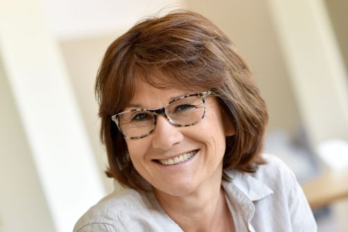 55 Bang Hairstyles For Older Women That Will Beat Your Age