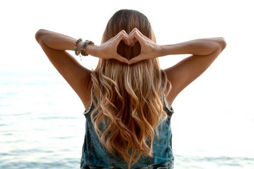 All You Need To Know About A Hair Rinse To Try It At Home