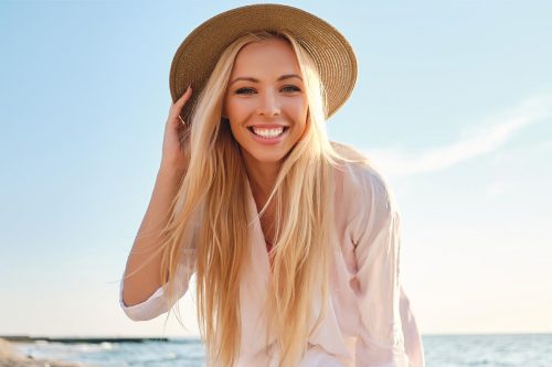 Gentle And Rich Honey Blonde Hair Color To Add Some Sweet Shine To Your Locks