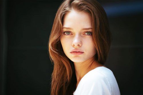 Medium Hairstyles for Round Faces to Look Fabulous