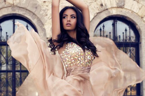 Perfect Prom Hairstyles Down to Make You The Queen of the Ball